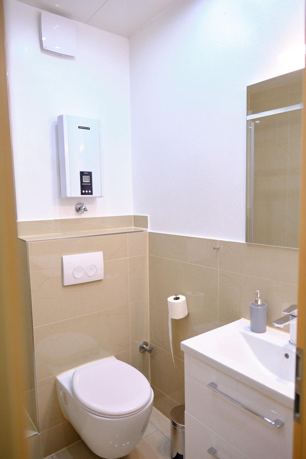 אסן Primetime Suite Fuer 8+Kueche/Wifi מראה חיצוני תמונה
